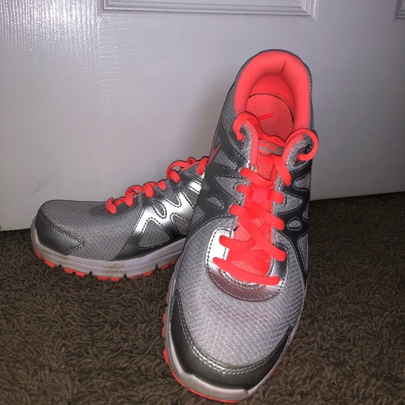 Size 4.5 Nike sneakers - Picture 1 of 2